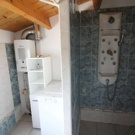 Maison Pres De La Pour 10 Pers., Animaux Admis - Fr-1-246a-88